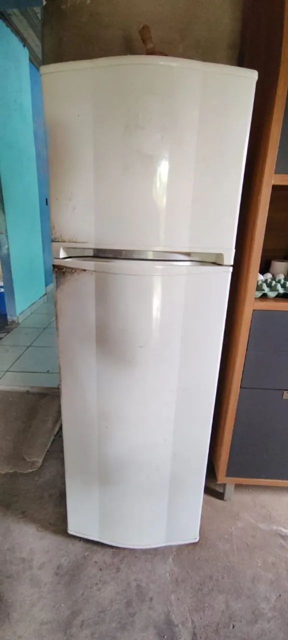 Geladeira usada mas funcionando perfeitamente 