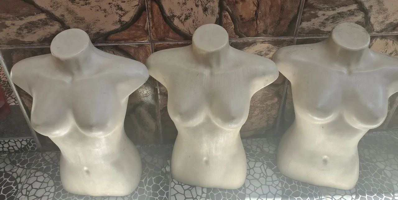 3 Manequins  3/4