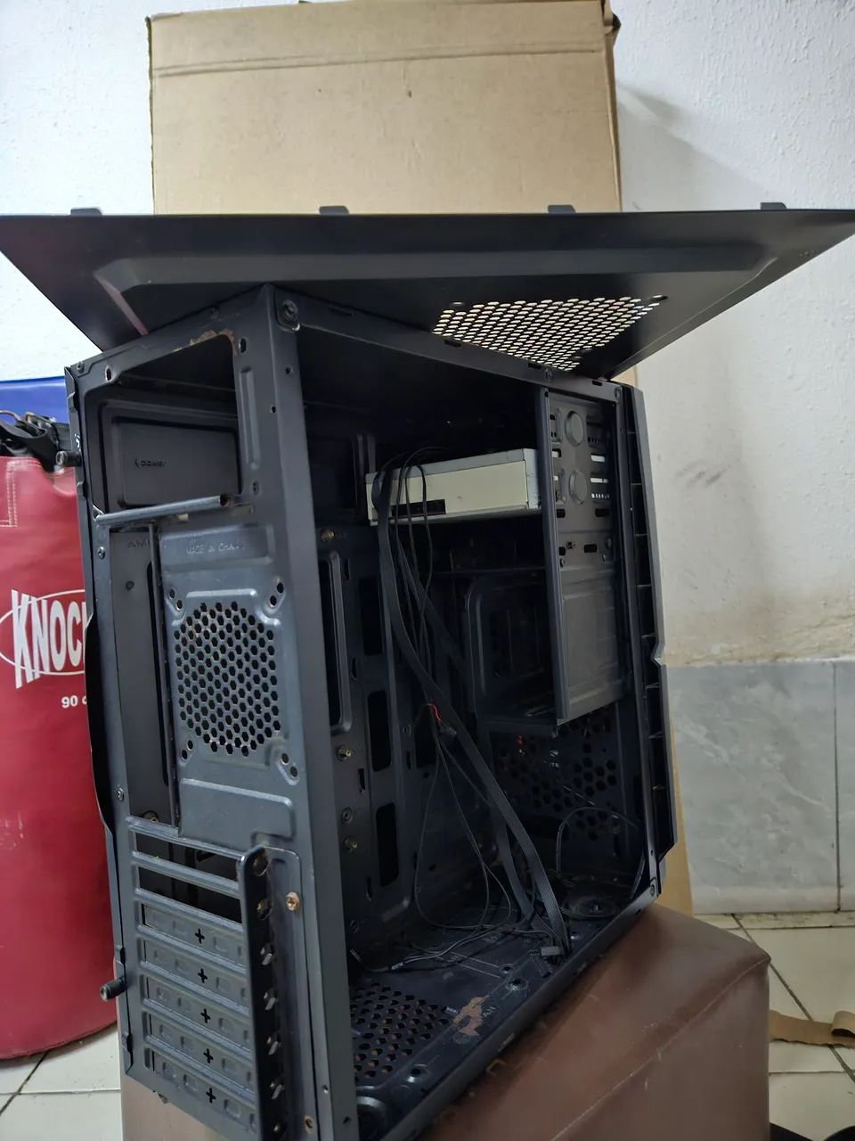 Gabinete Mid Tower AORUS - Foto 5
