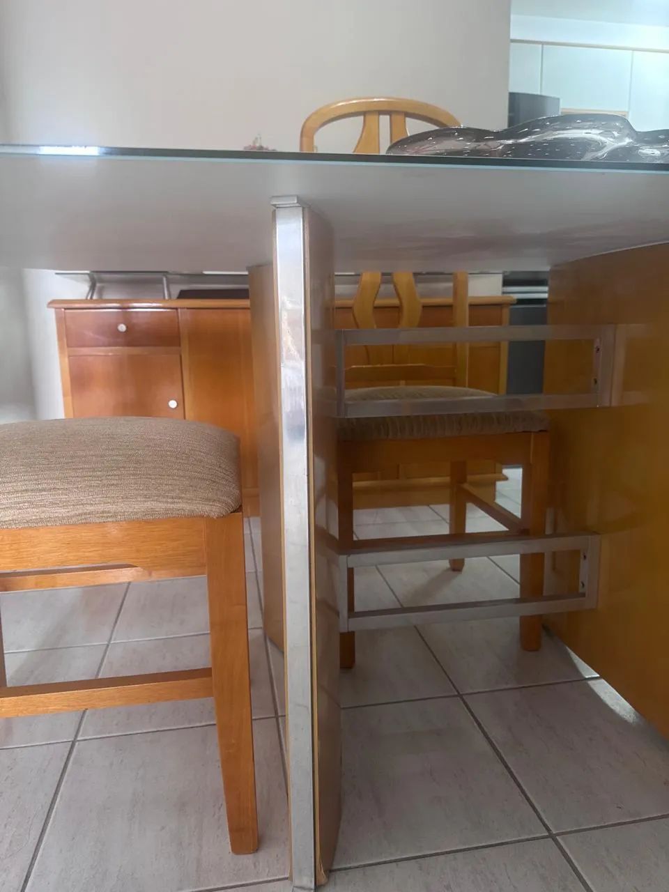 Conjunto de jantar com 4 cadeiras . Tampo da mesa de 1,80m com 0,90m. - Foto 4