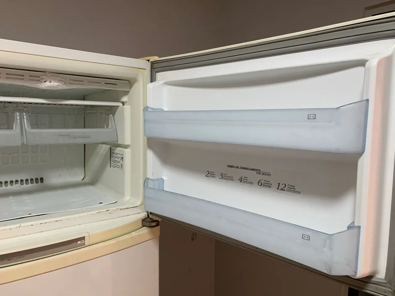 Vendo geladeira completinha com todos os acessórios e bem conservada - Foto 2