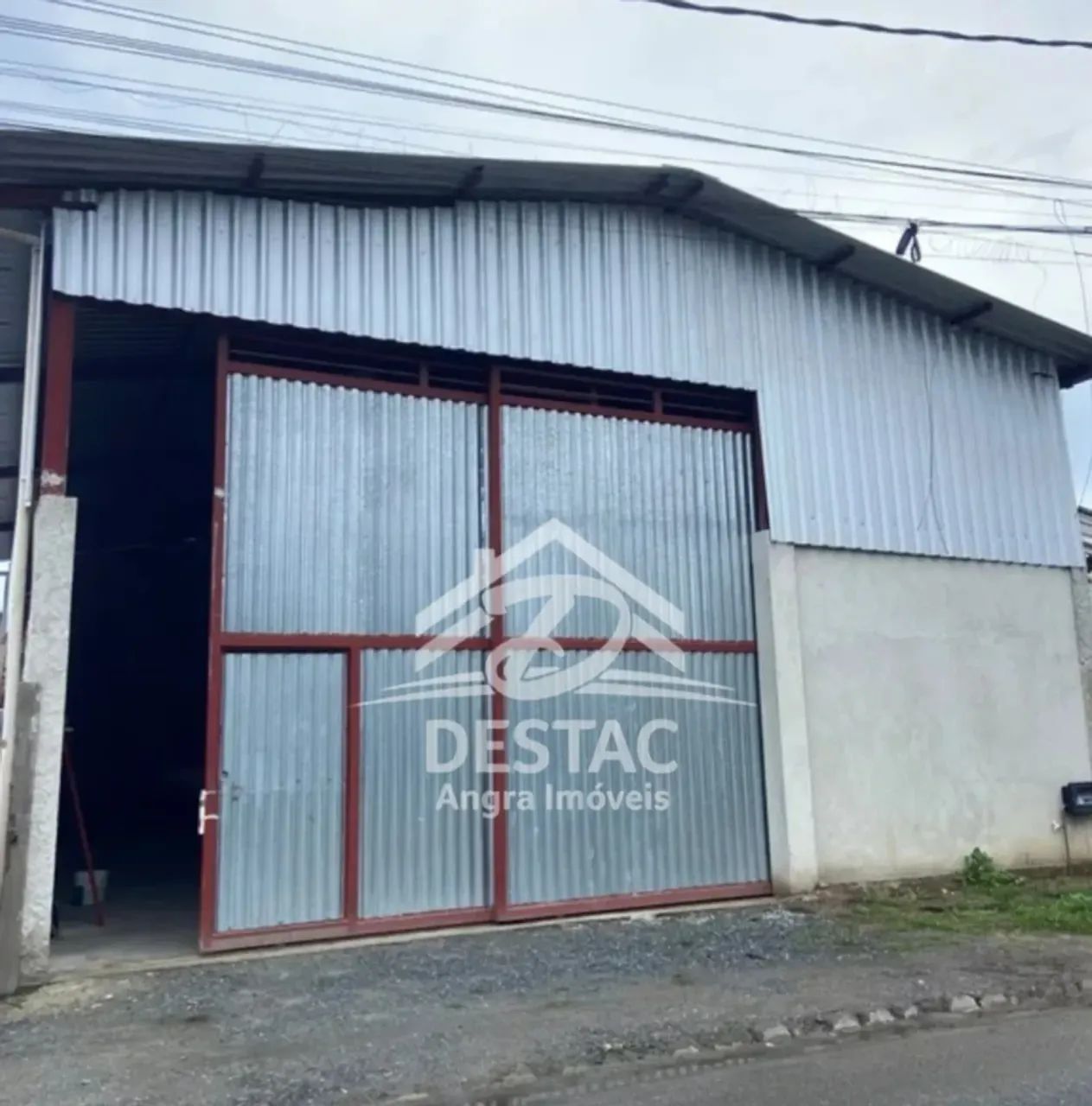 Galpão comercial a 200 metros da rodovia- 170 m2