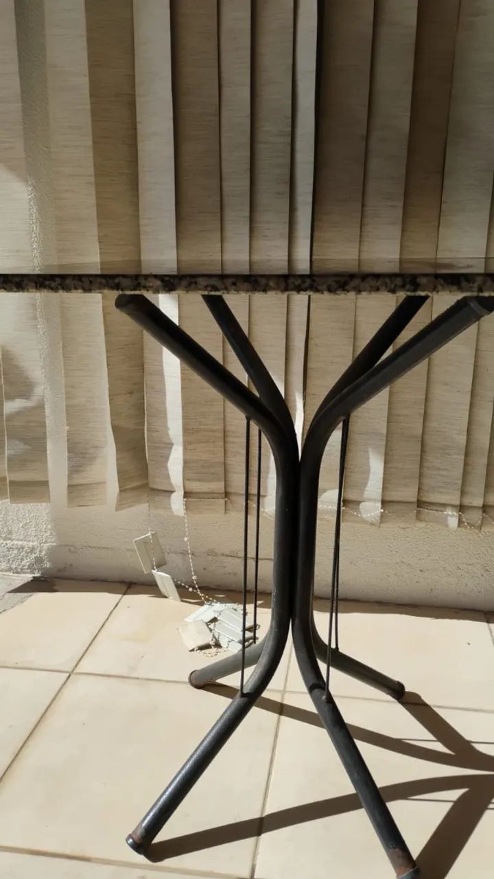 Mesa com tampo de mármore - Foto 3