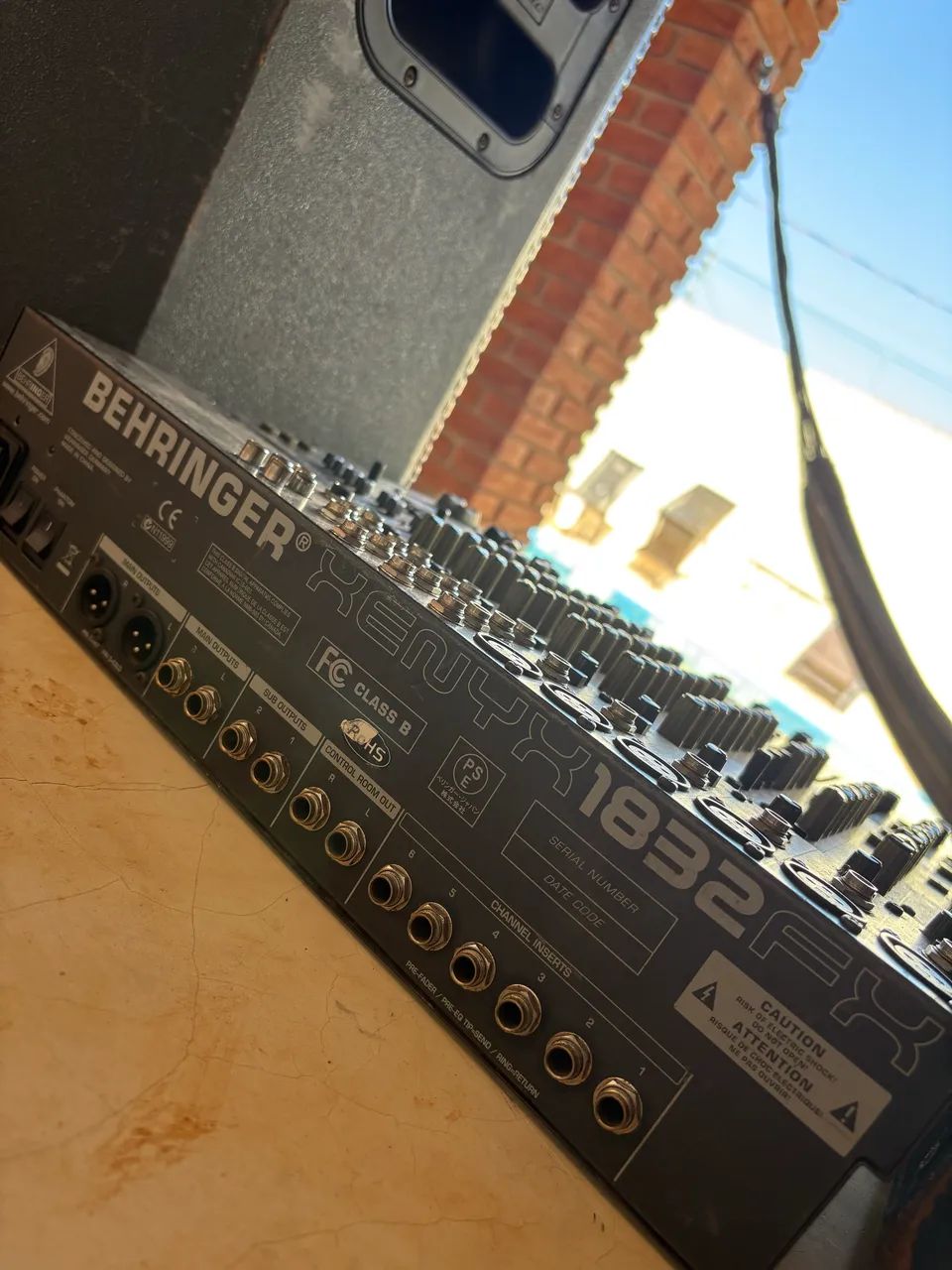 Kit caixas profissionais 12 polegadas Unic com mesa Behringer GRATIS - Foto 5