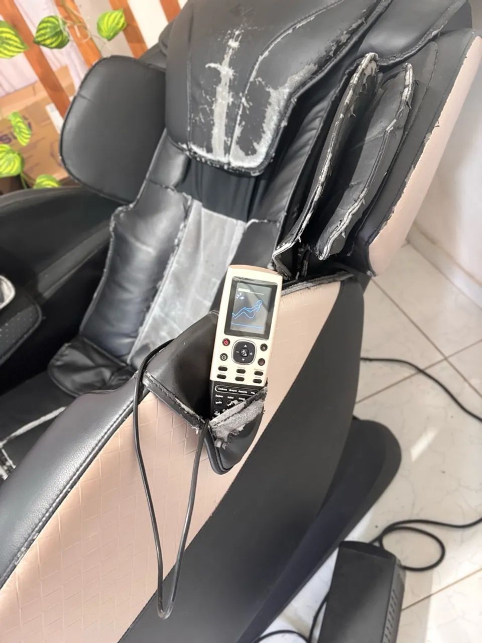 Poltrona de massagem com algumas avarias  - Foto 2