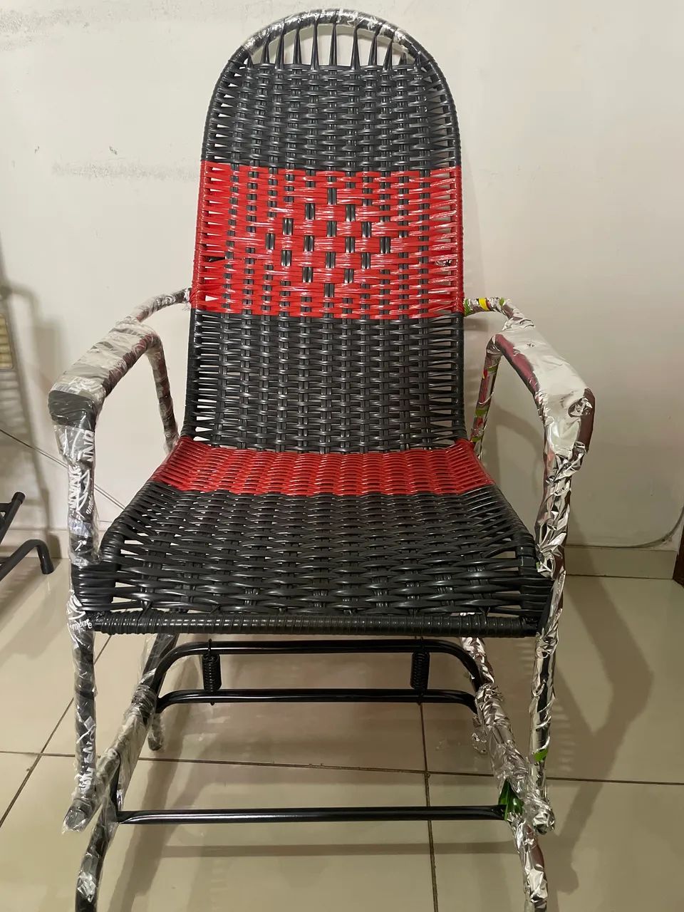 Cadeira de MOLA/ VERMELHA E PRETO 