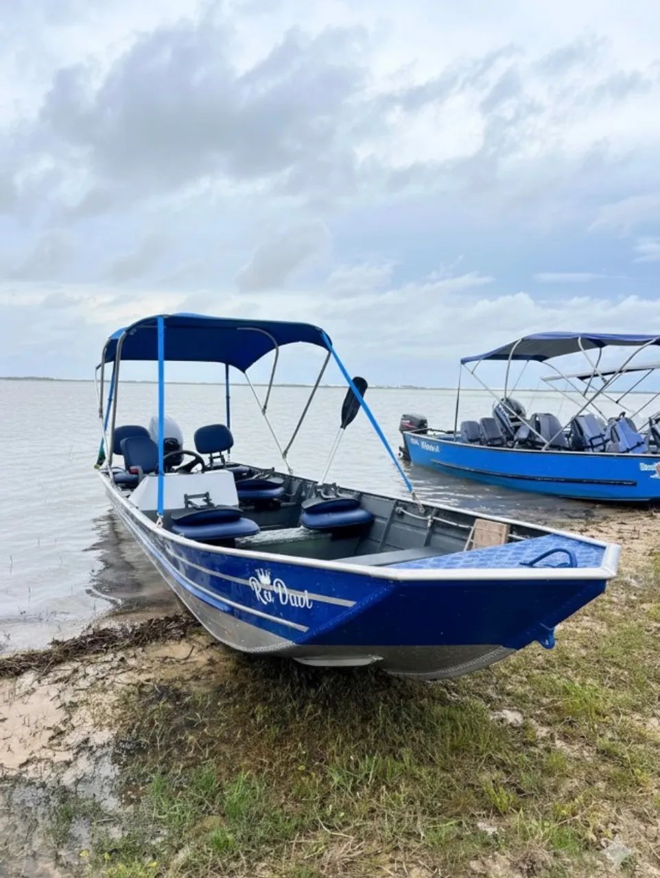 Oportunidade única! Linda lancha 6 metros com reboque para venda!