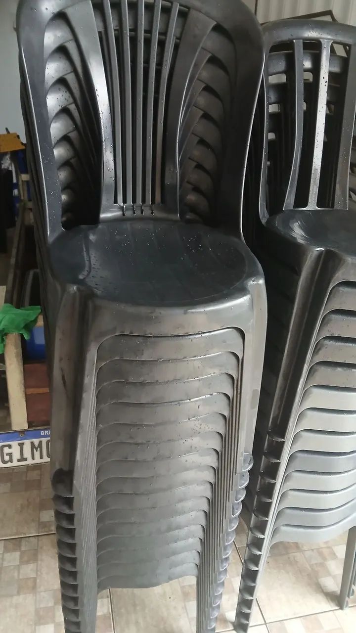 CADEIRAS DE PLÁSTICO 