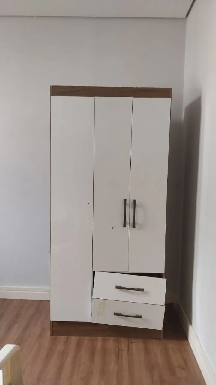 Guarda roupa pequeno
