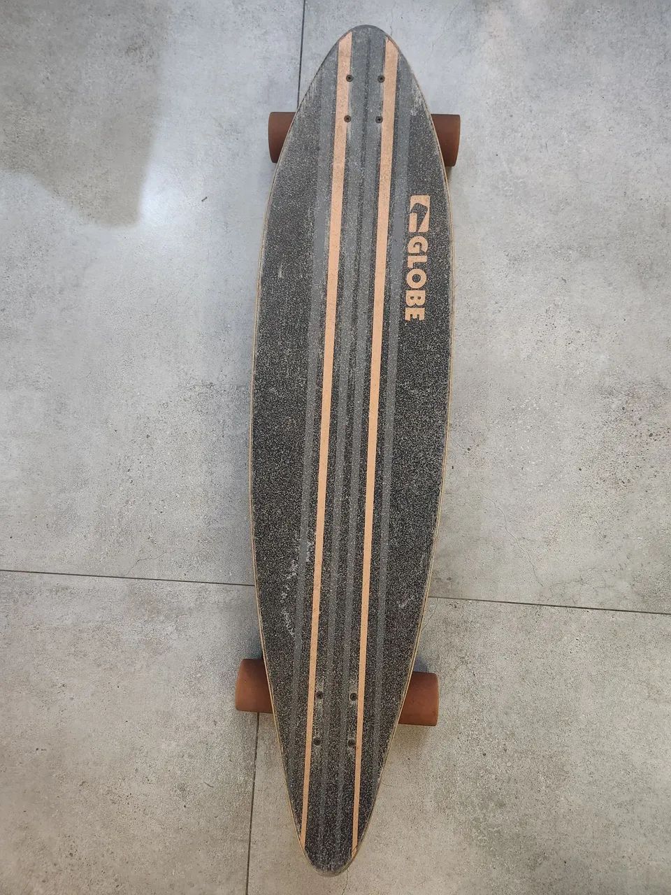 Longboard Globe Original - Estável, Confortável e Pronto para Usar