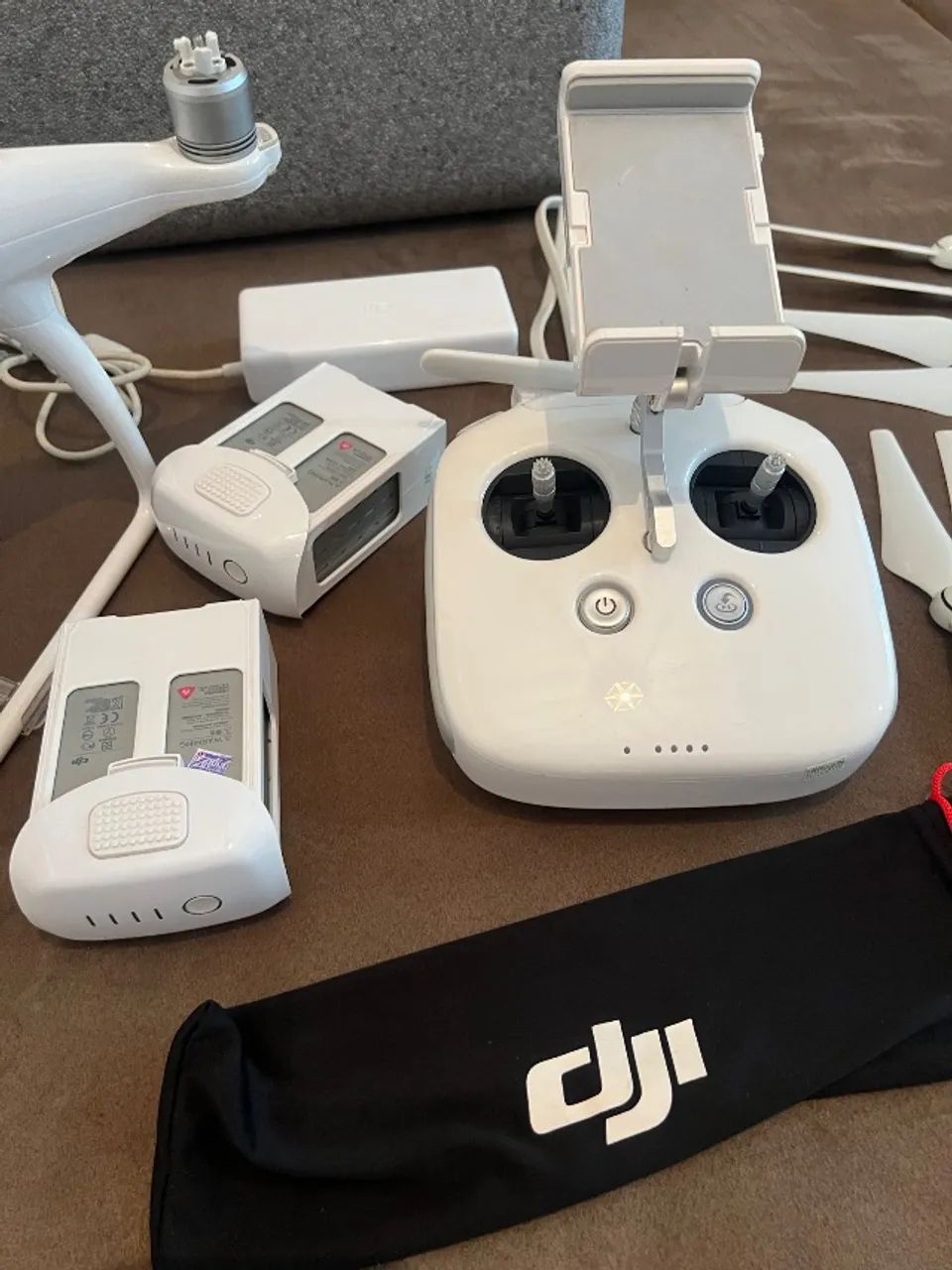 DJI Phantom 4 - Pouquíssimo Uso - 2 Baterias + Mala Original - Foto 3