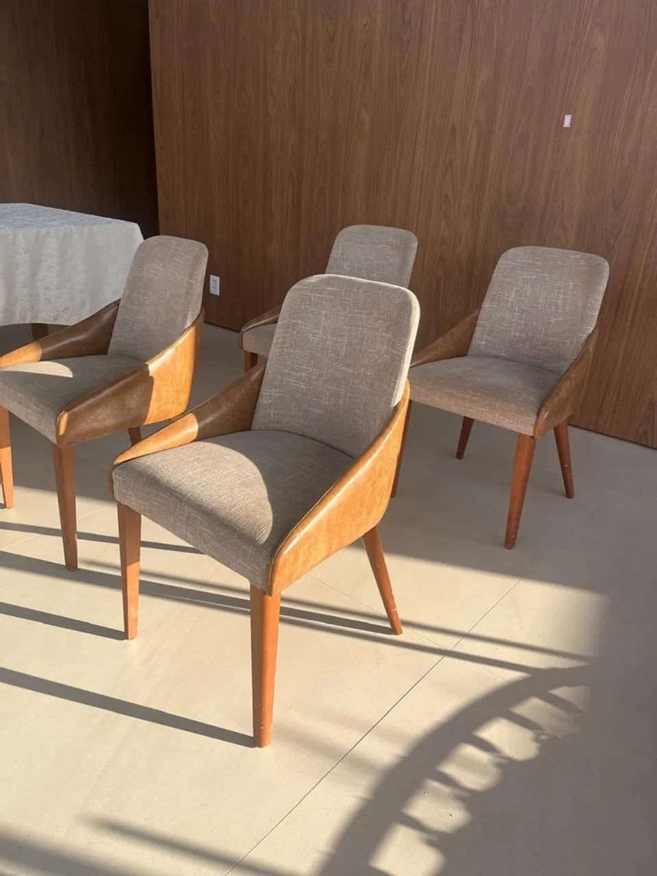 Mega promoção Mesa de luxo de madeira com 4 cadeiras da marca Sier  - Foto 5
