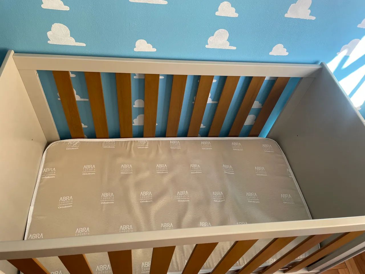 Berço que vira mini cama