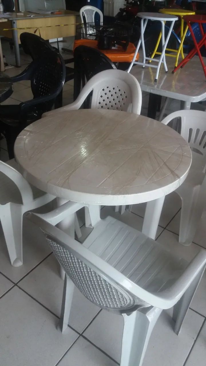 Mesa desmontavel branca redonda (NOVA) - Foto 2