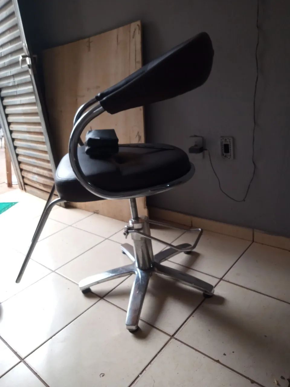 cadeira cabeleireiro funcionado perfeito - Foto 2