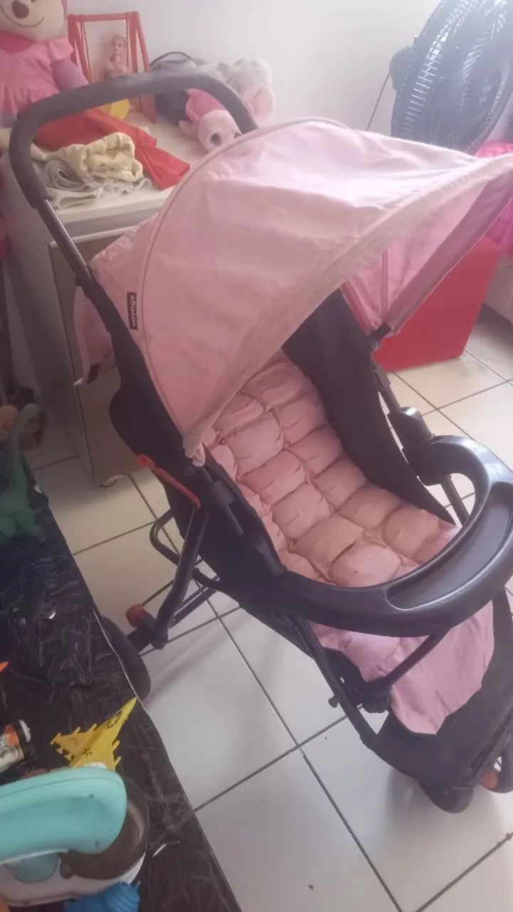 Vendo carrinho de bebê rosa - Foto 5
