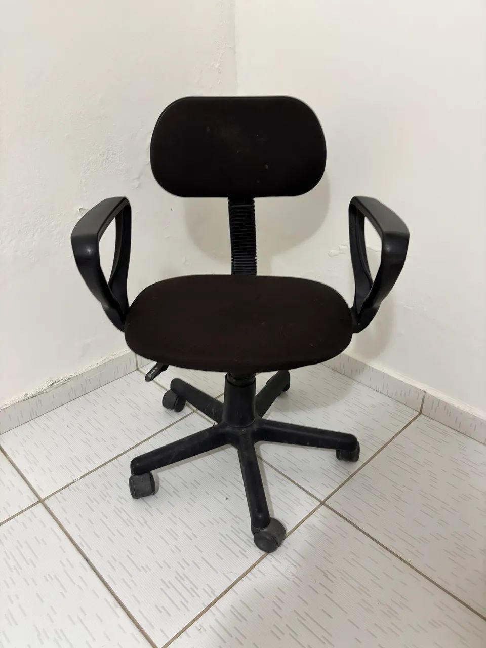 cadeira giratória preta 