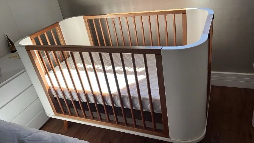 Berço Sleeper Zlin (MDF e Madeira Maciça) + Colchão - Tamanho Padrão - Foto 2