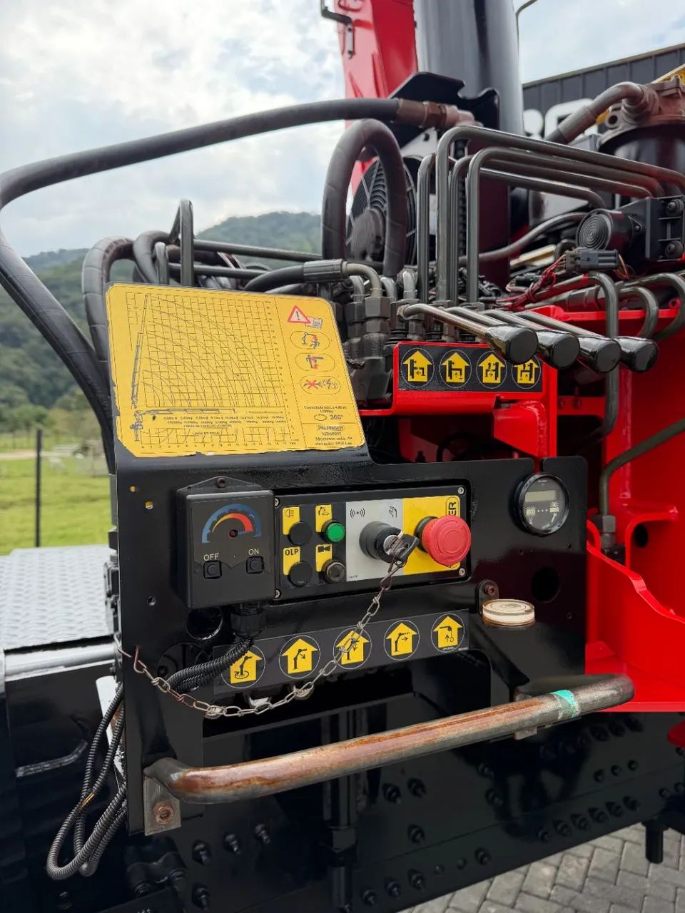 Axor 3131 6x4 2p (diesel)(E5) - Foto 5