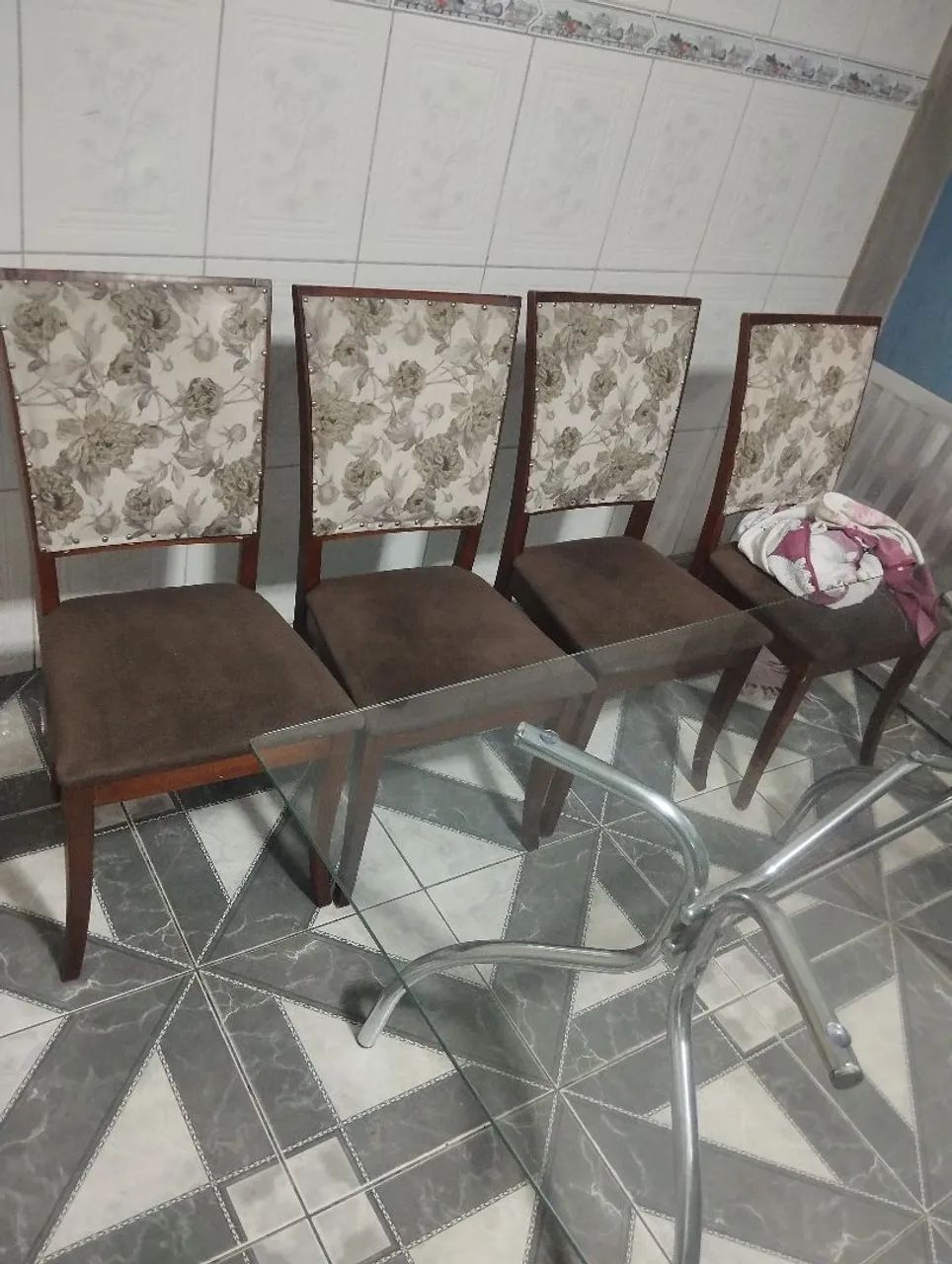 MESA DE VIDRO COM CADEIRAS  - Foto 2