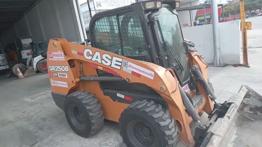 BOBCAT Mini carregadeira CASE SR250B