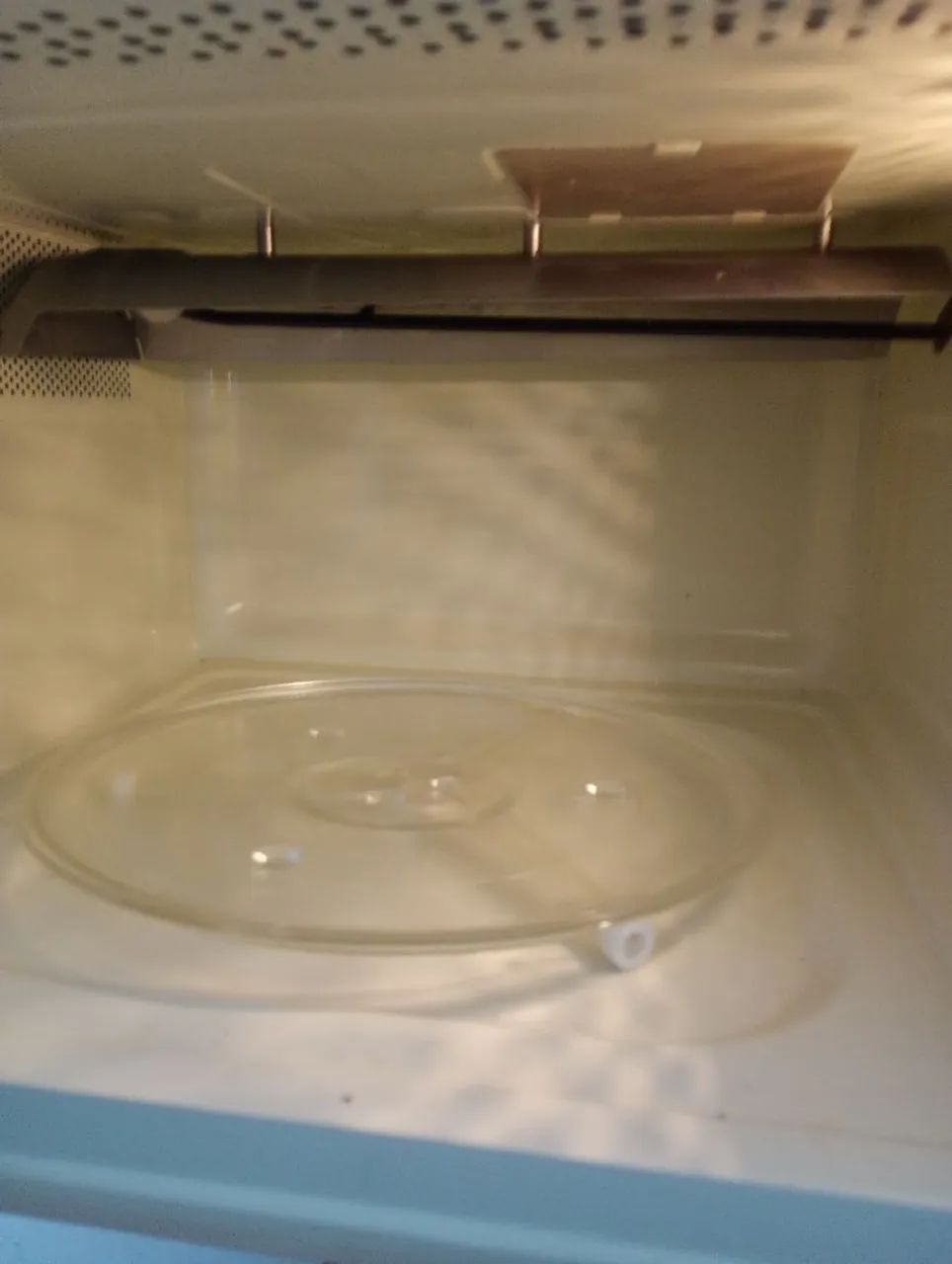 Forno microondas marca Sharp bem conservado  - Foto 5