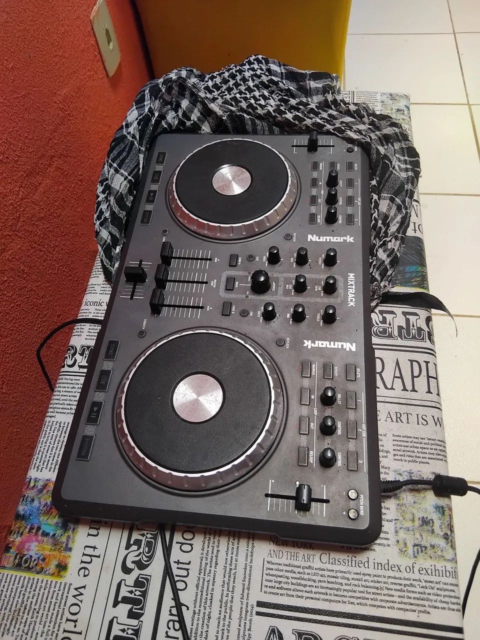 Vendo controladora numark mixtrack. 