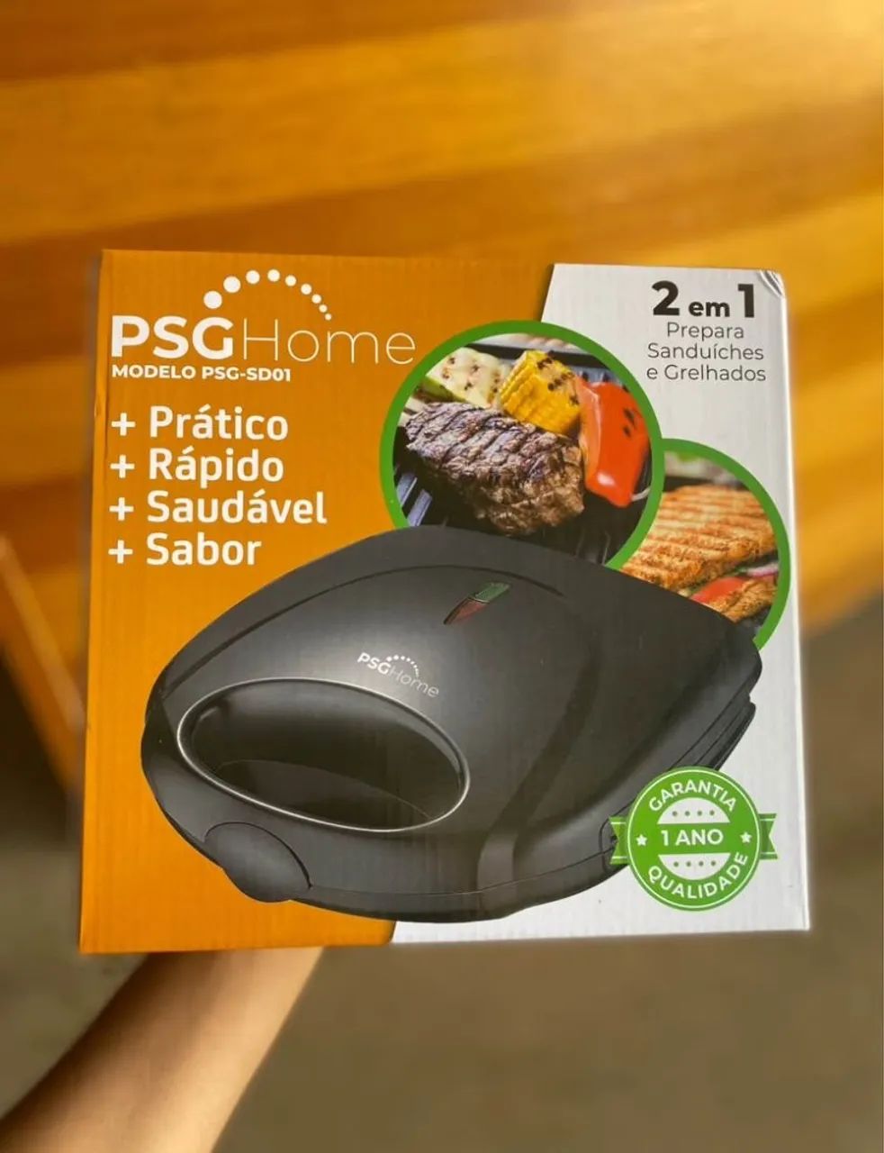 Sanduicheira nova lacrada 