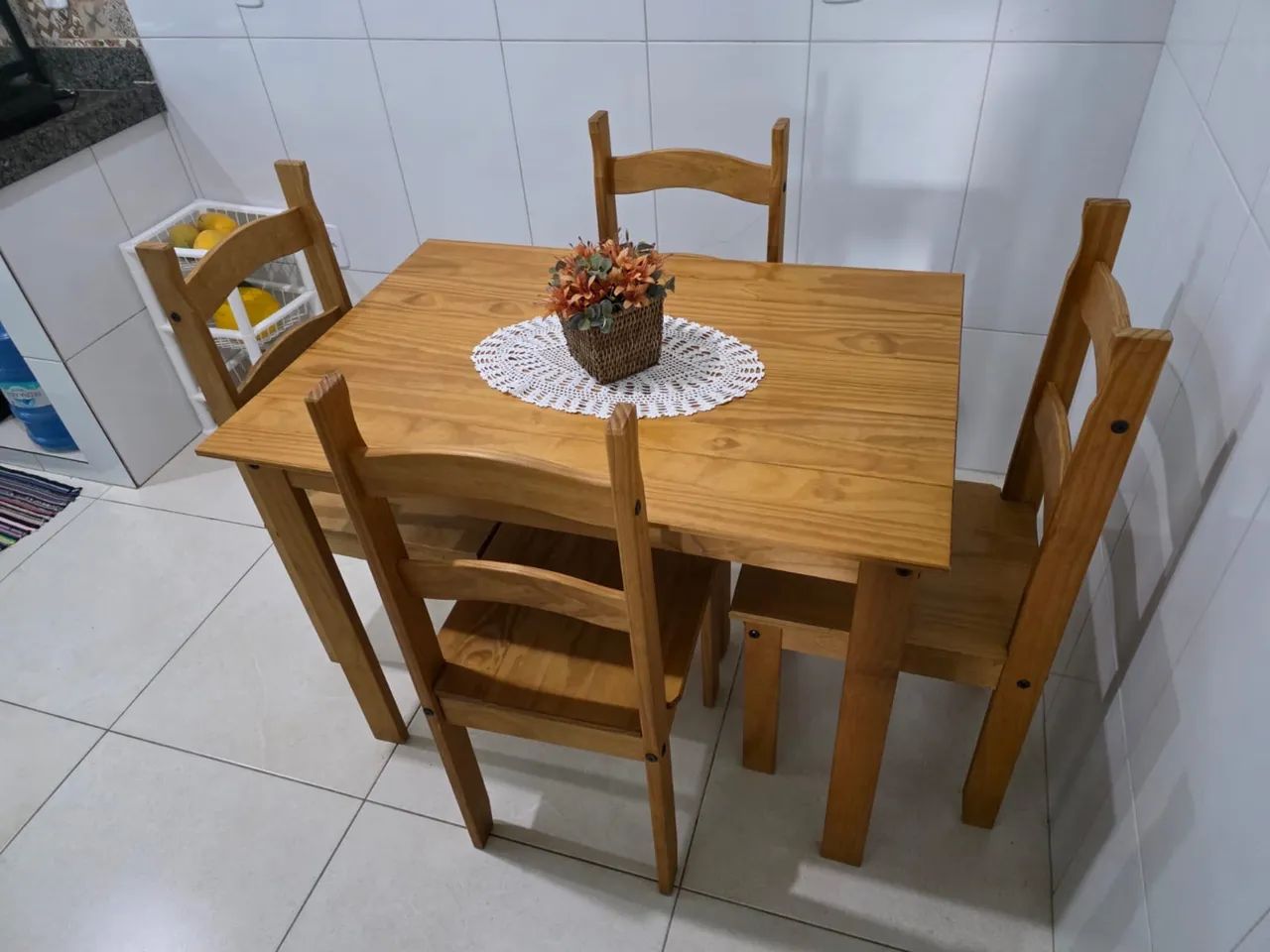 Vendo Mesa Pinus 4 lugares de madeira - Foto 4