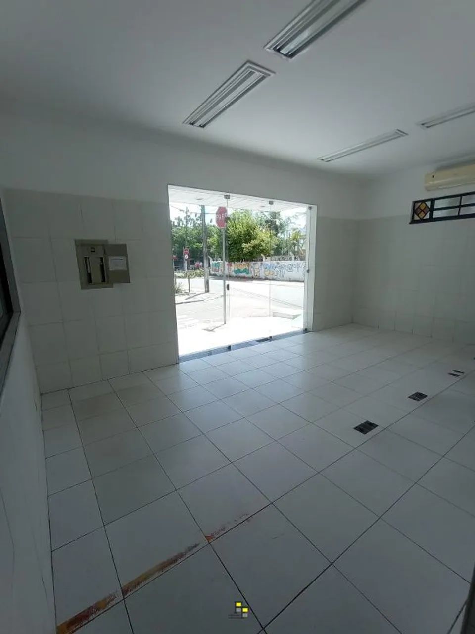Conjunto Ceará II, Ponto Comercial 180m² com 4 salas, split´s, Recepção, vestuários, calça - Foto 3