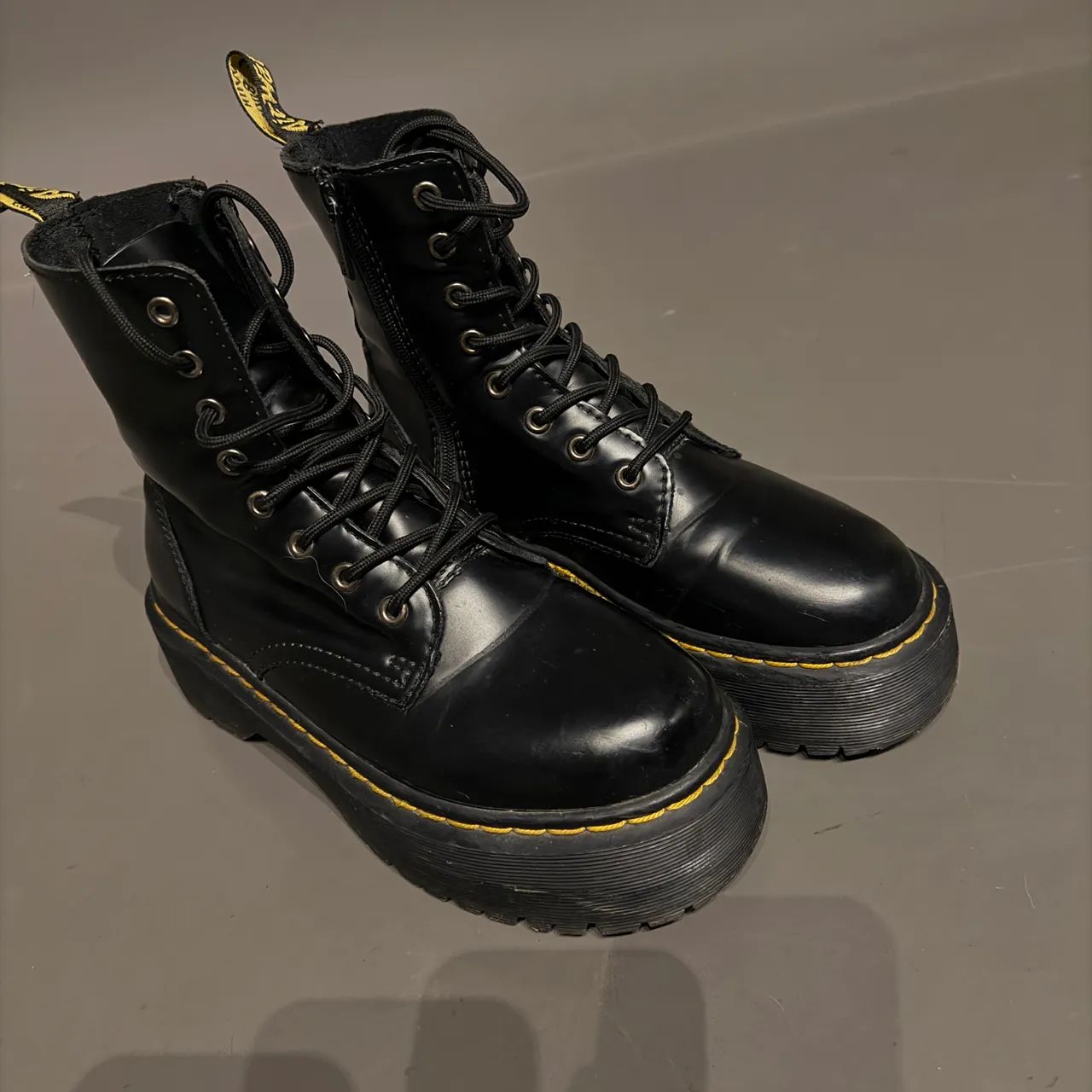 Bota Dr Martens Preta 39/40 - Foto 2