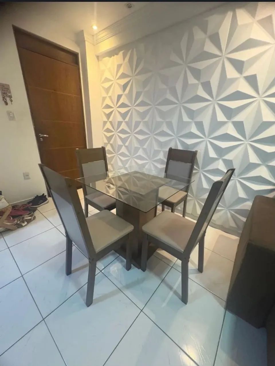 Mesa de jantar - 4 cadeira - Tampão de vidro - Foto 2