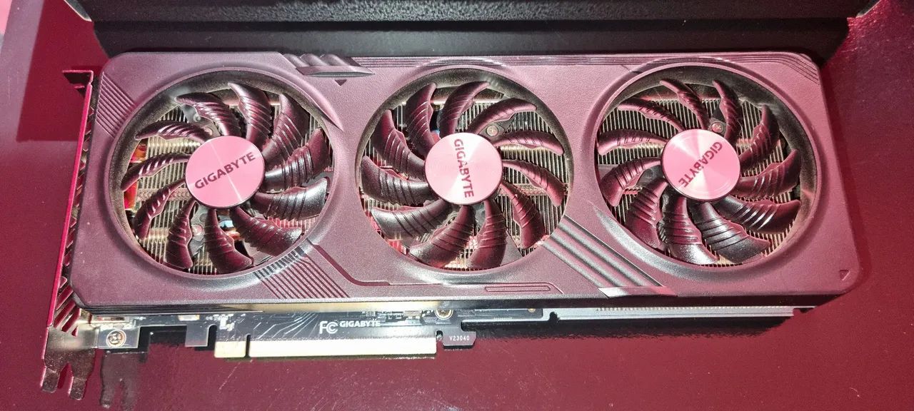 4060 8GB Gigabyte Triple Fan  - Foto 3