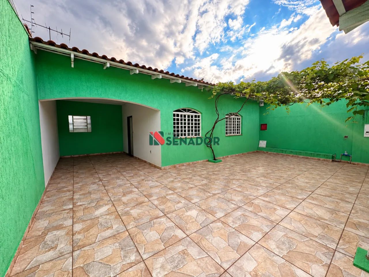 Casa para alugar em Londrina, Bancários, com 3 quartos, com 100 m² - Foto 2