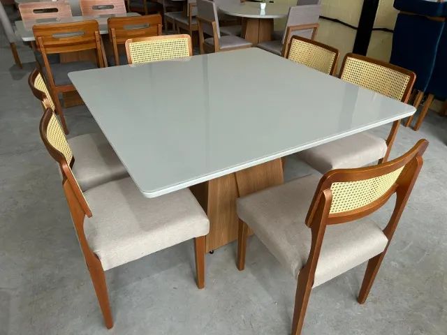 Mesa de Jantar quadrada 1.40m com 6 cadeiras de madeira - Foto 2
