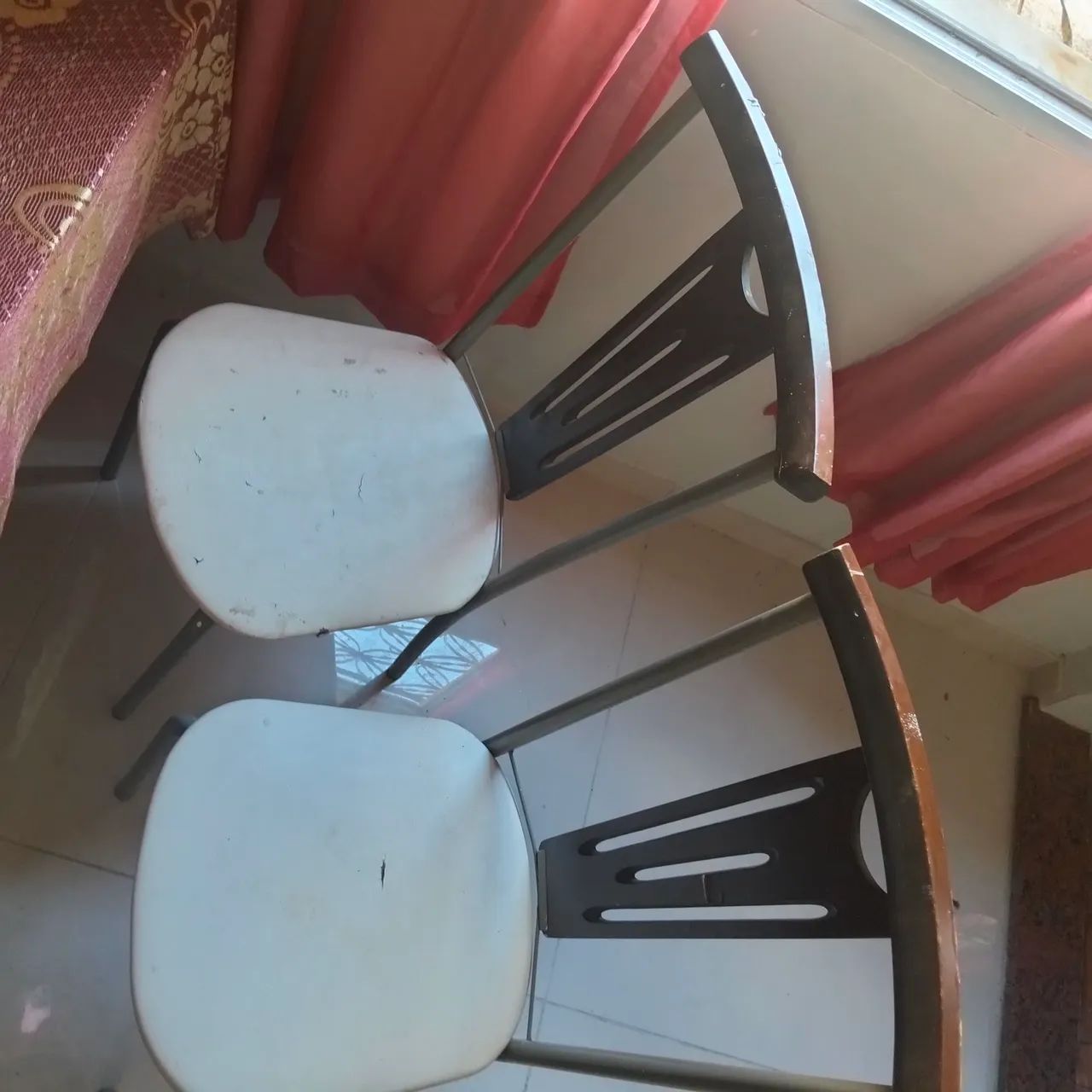 Mesa com o vidro+cadeiras - Foto 4