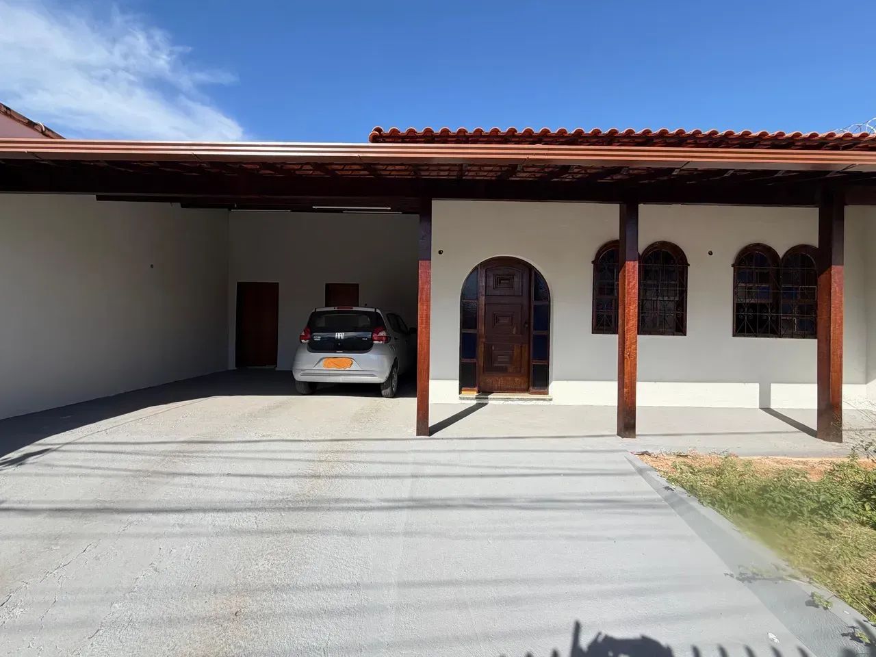 Casa com 4 quartos sendo 1 suíte 2 banheiros 4 vagas