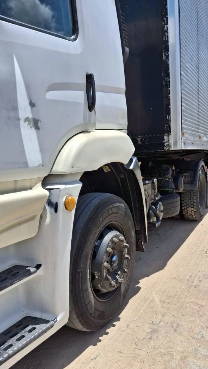 VENDO Volkswagen 19.320 claro tt, ano 2009/2010 em excelente estado PRONTO PARA TRABALHAR - Foto 2