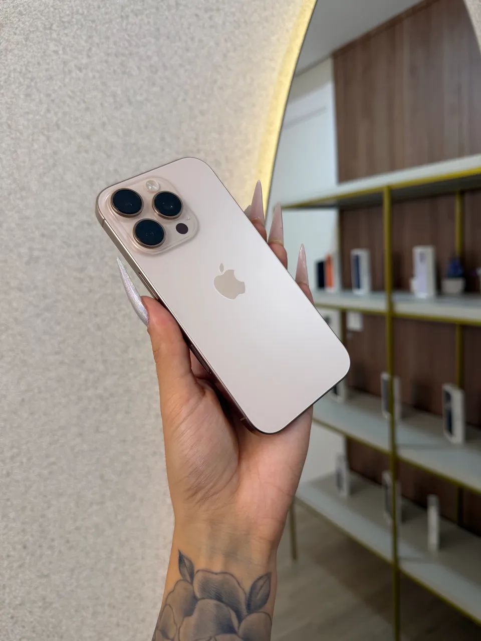 iPhone 16 Pro Titânio Desert  - Foto 2