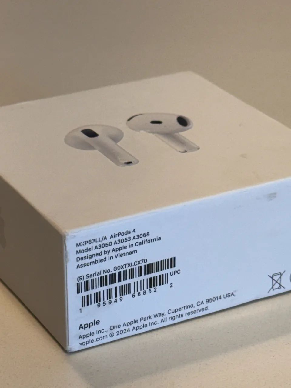 Apple AirPods 4 com Cancelamento Ativo de Ruído (ANC) MXP63LL/A