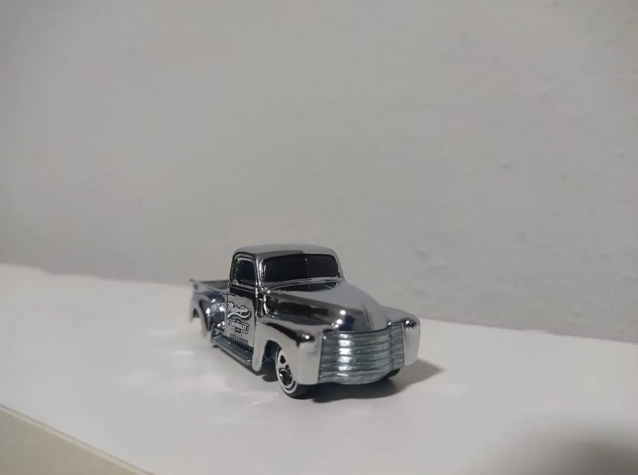 HOT WHEELS 52 CHEVY CLASSICS (CROMADO) - Foto 4