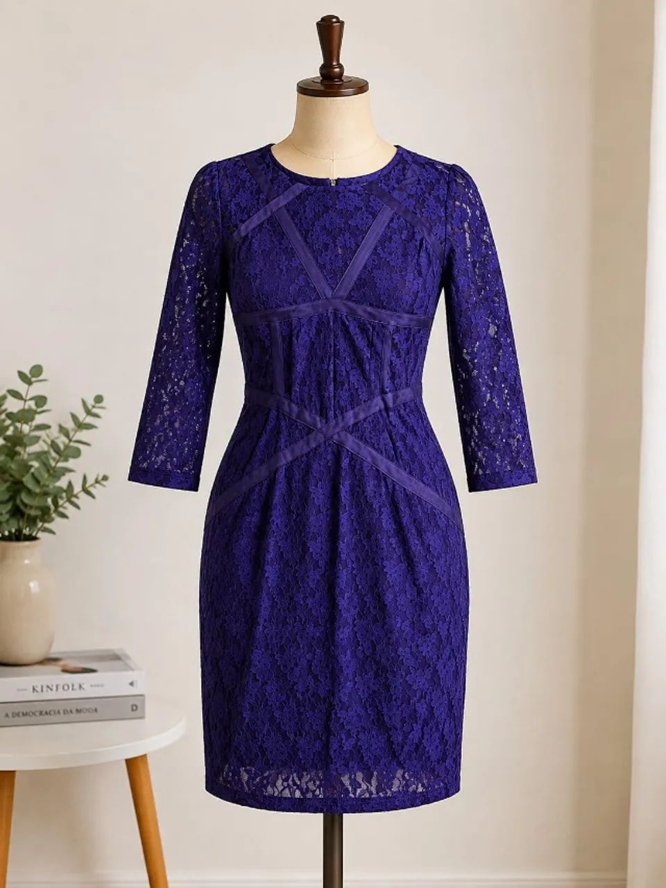 Vestido azul royal em renda - Foto 3