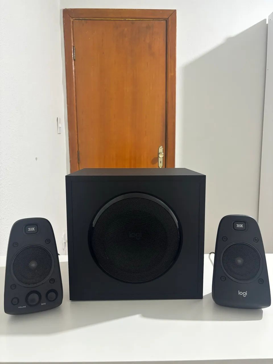 Caixa de Som Logitech Z623 THX 2.1 200W + Subwoofer