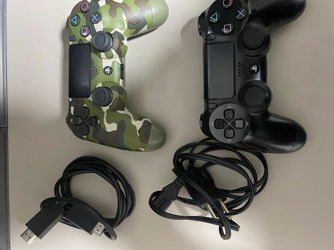 Ps4 fat com 2 controles  - Foto 5
