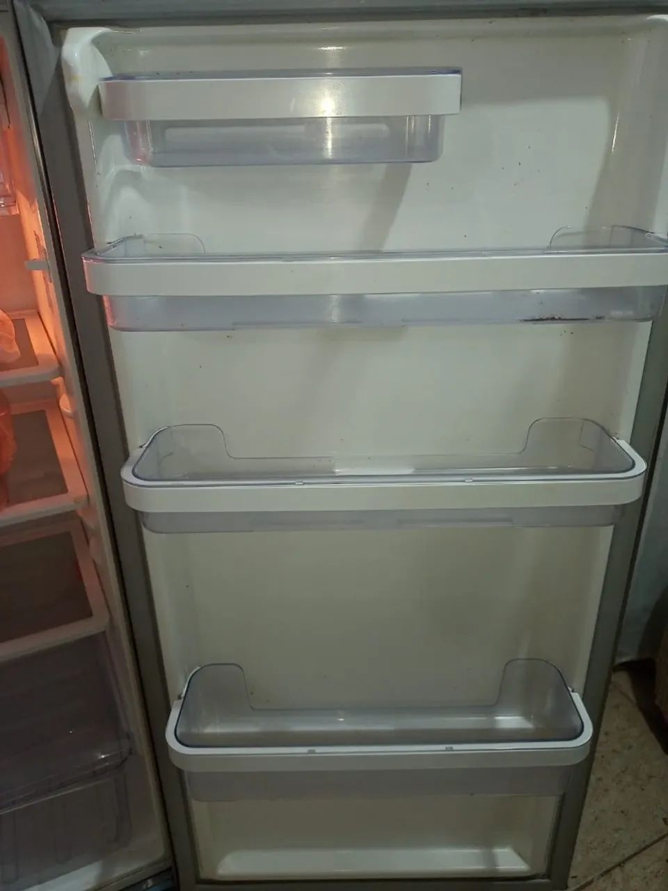Geladeira com defeito  - Foto 5