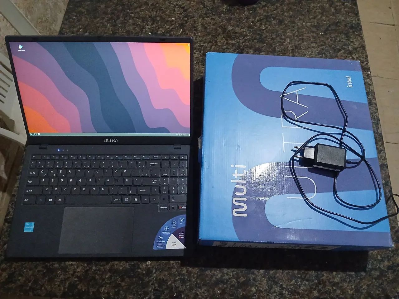 Notebook pouco usado, funcionando perfeitamente 