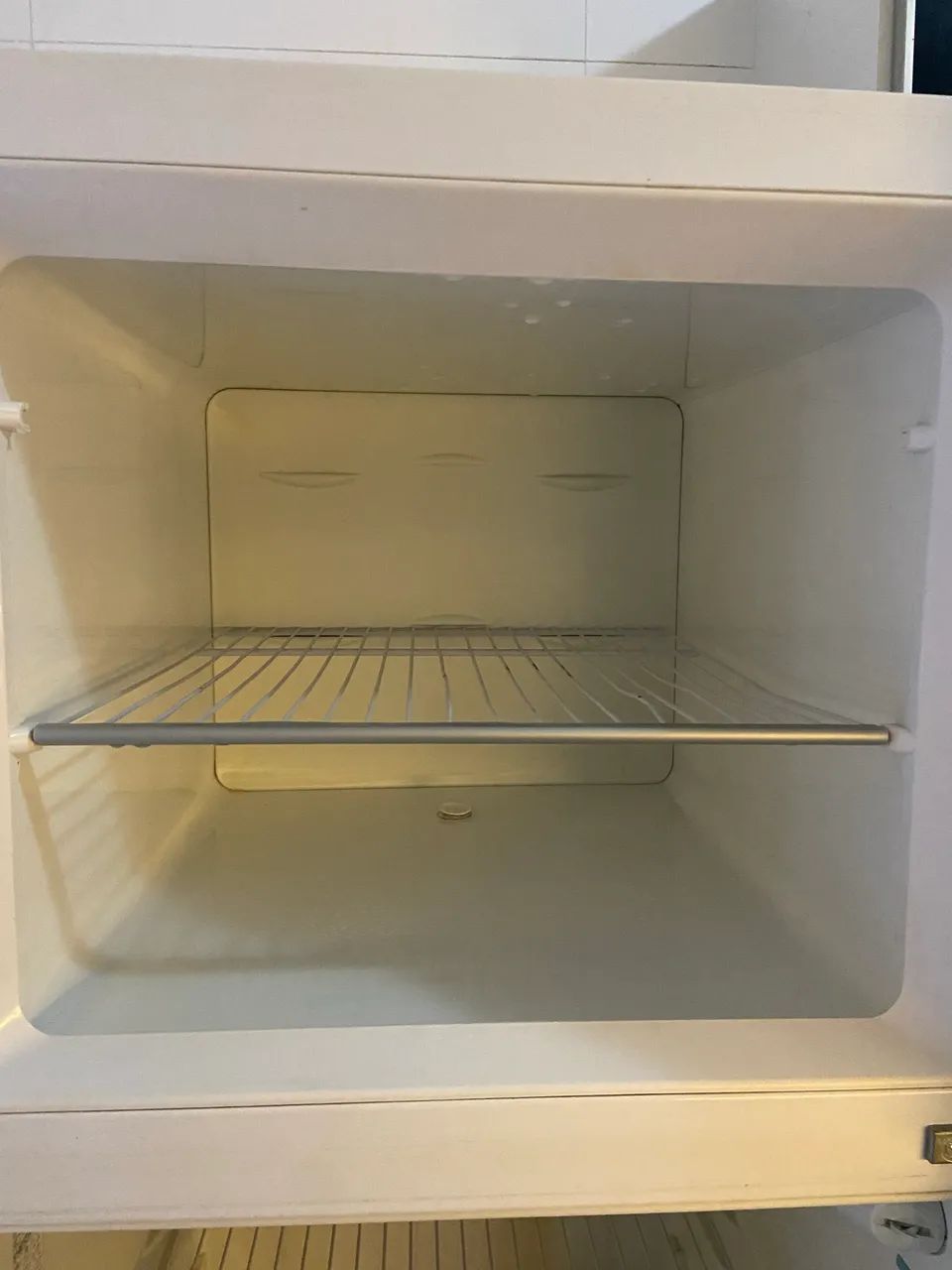 Geladeira 220v 2 portas - Foto 3