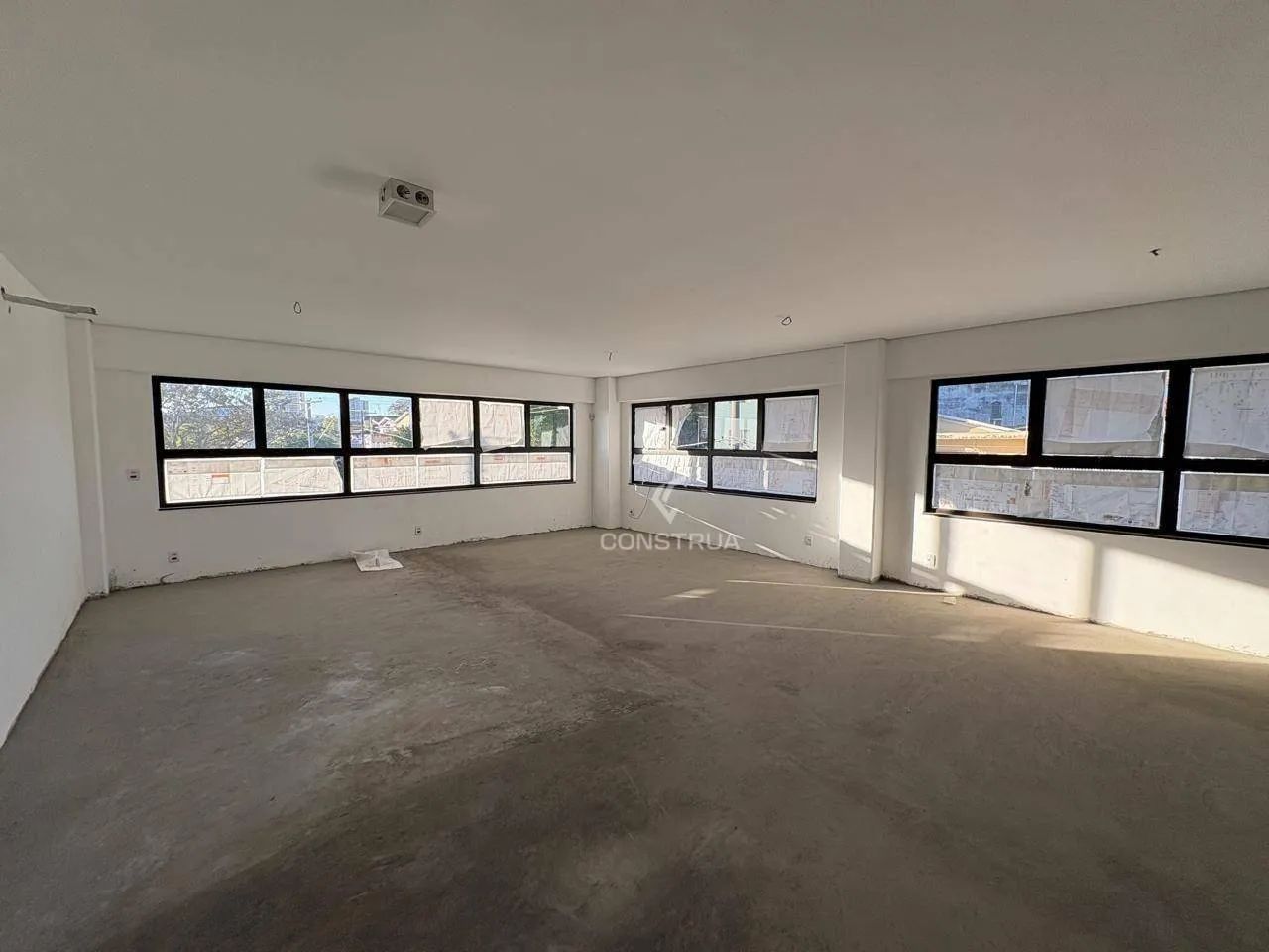 SALA COMERCIAL PARA LOCAÇÃO NA AVENIDA ÂNGELO SIMÕES EM CAMPINAS/SP