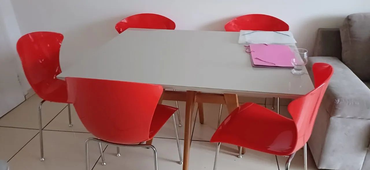 Mesa madeira maciça com vidro