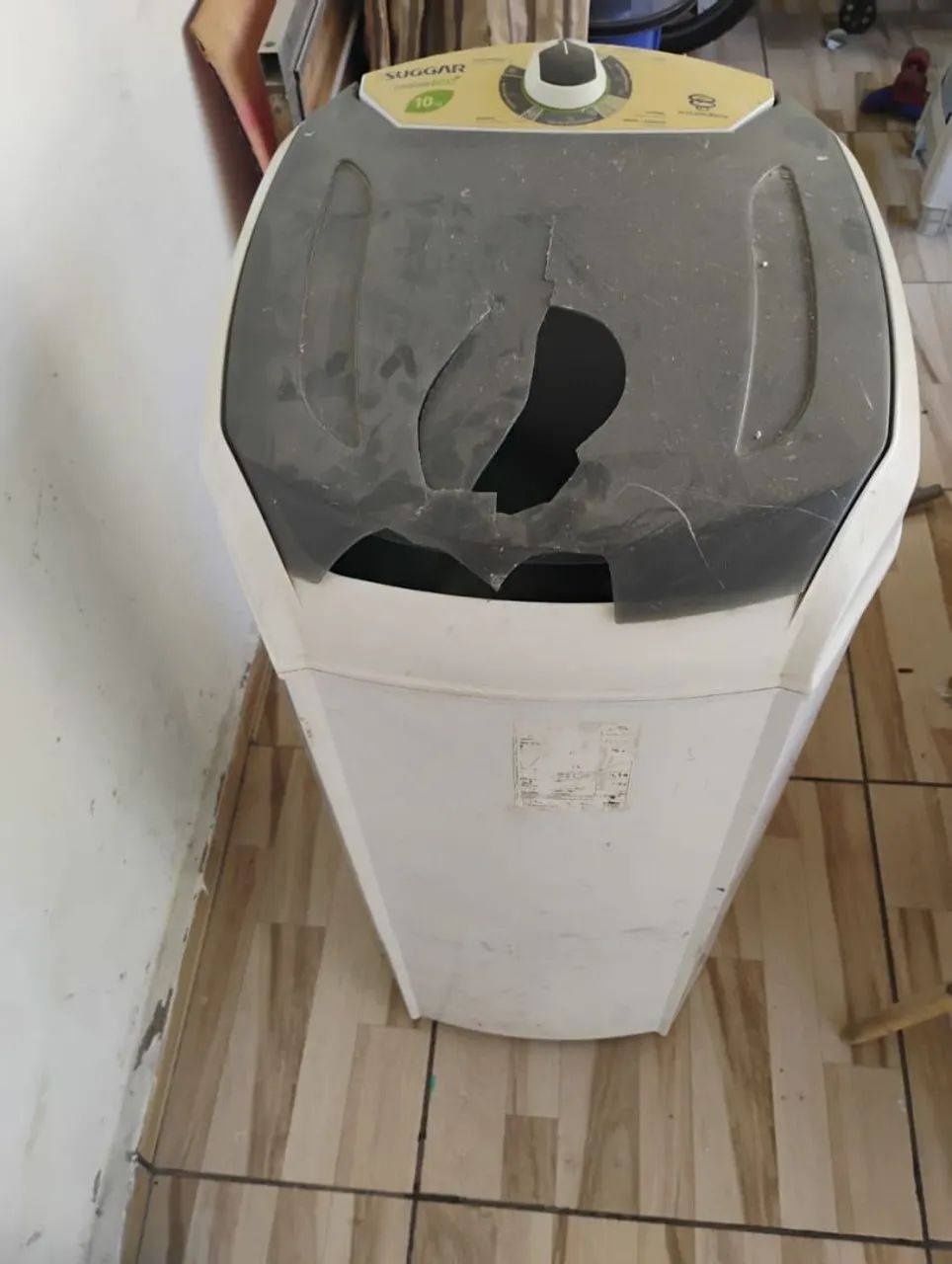 Tanquinho com funcionamento excelente porém a tampa e o pé está quebrado.  - Foto 2